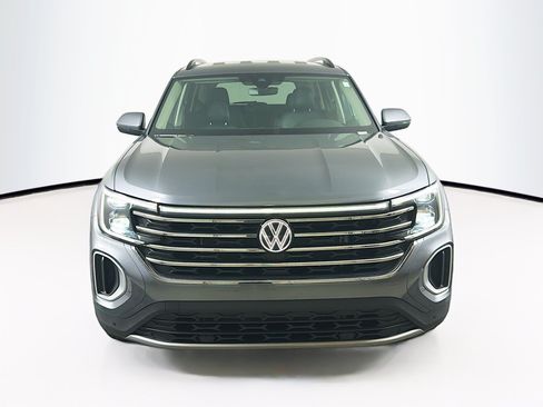Used 2025 Volkswagen Atlas SE AWD/4WD image 2
