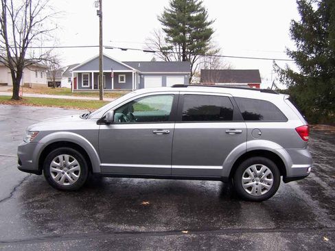 Used 2019 Dodge Journey SE image 6