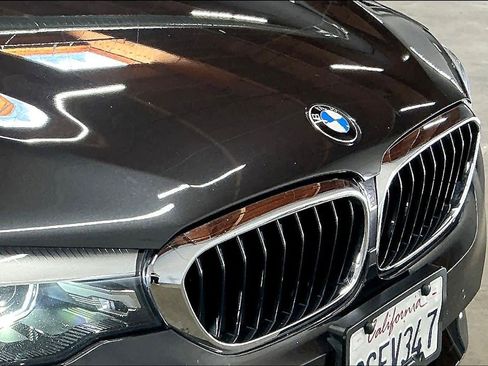 Used 2019 BMW 530e 530e iPerformance image 32