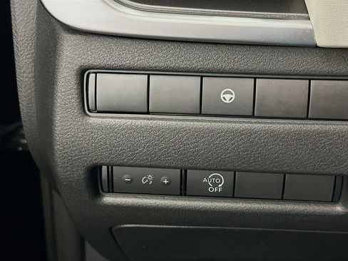 Used 2023 Nissan Rogue SV image 17