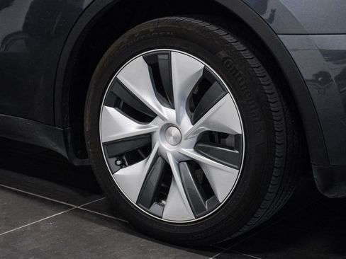 Used 2022 Tesla Model Y Long Range image 56