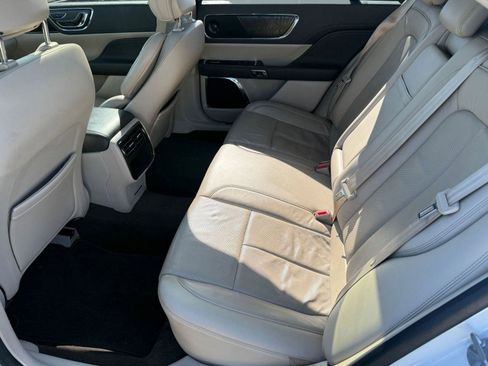 Used 2020 Lincoln Continental w/ Premium Package image 12