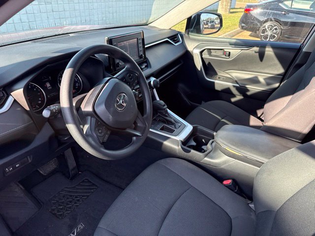 Used 2019 Toyota RAV4 LE FWD image 8
