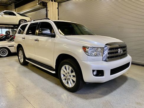 Used 2014 Toyota Sequoia Platinum AWD/4WD image 5