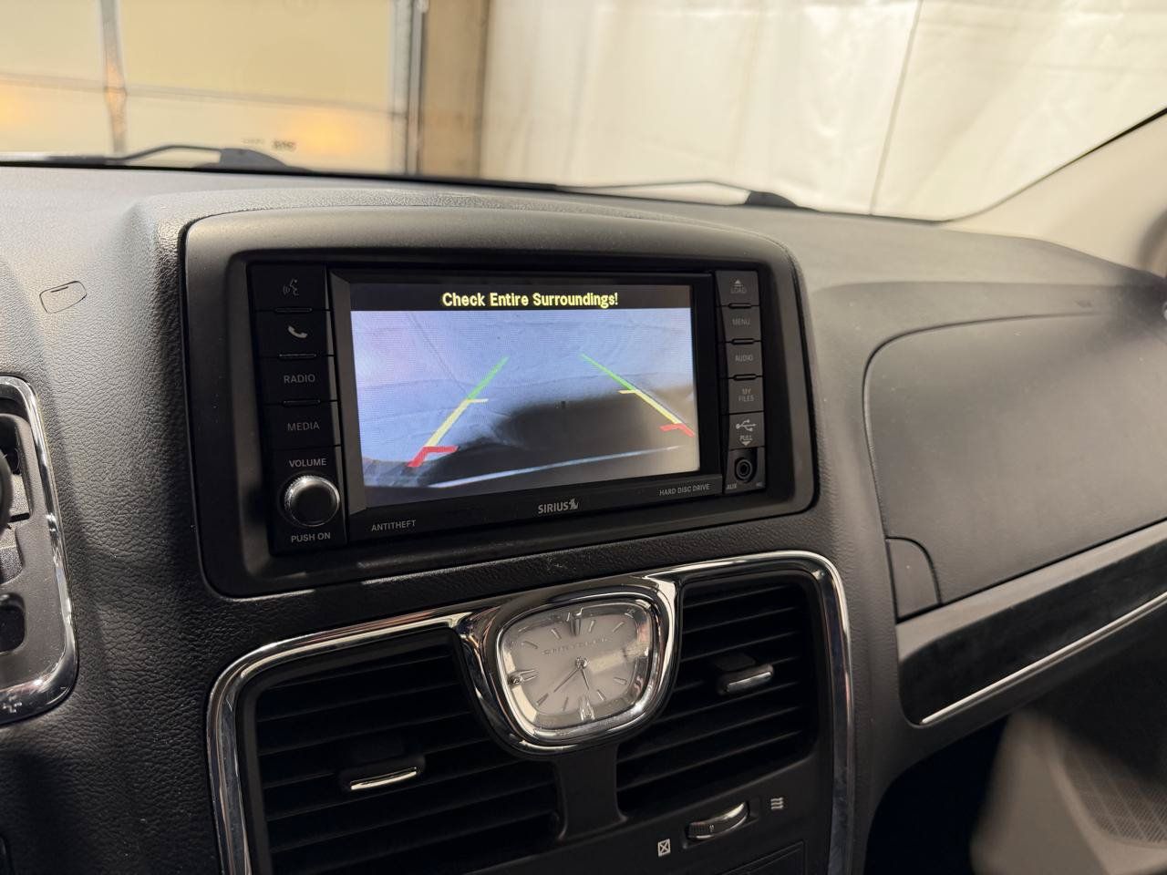 Used 2016 Chrysler Town & Country Touring FWD image 30