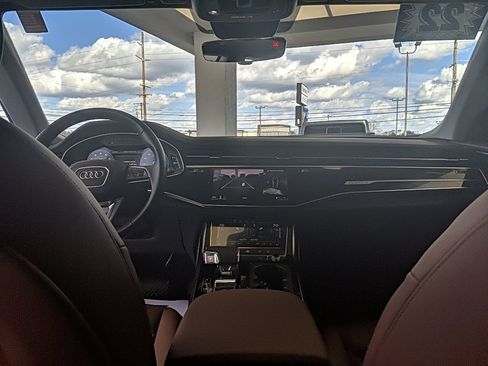 Used 2022 Audi Q8 Premium Plus w/ Premium Plus Package image 15