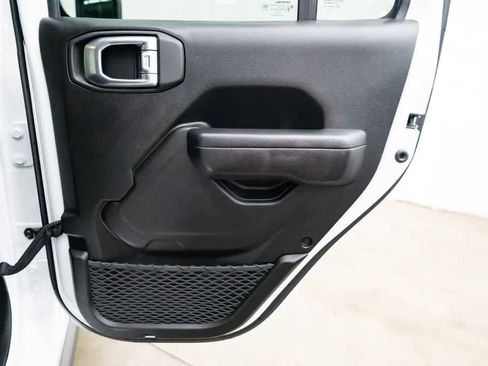 Used 2023 Jeep Wrangler Unlimited AWD/4WD image 28