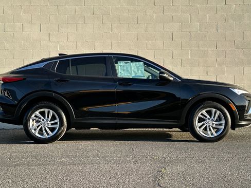 Certified 2024 Buick Envista Preferred w/ Advanced Safety Package image 3