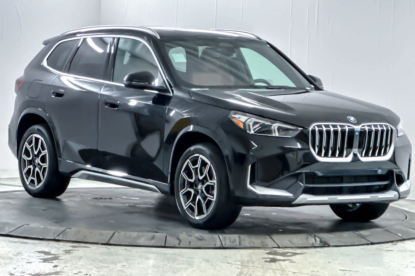 Used 2026 BMW X1 xDrive28i w/ Technology Package AWD/4WD image 9