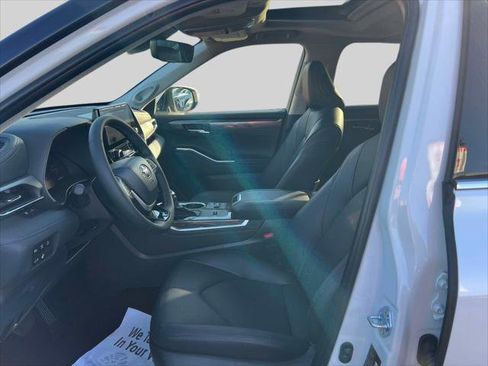 Certified 2025 Toyota Highlander Limited image 13