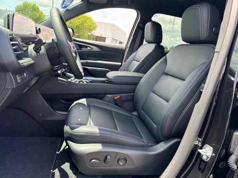 New 2026 Chevrolet Traverse LT w/ Driver Confidence Package AWD/4WD image 16