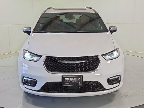New 2026 Chrysler Pacifica Pinnacle image 2