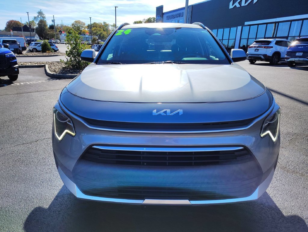 Used 2024 Kia Niro LX FWD image 2