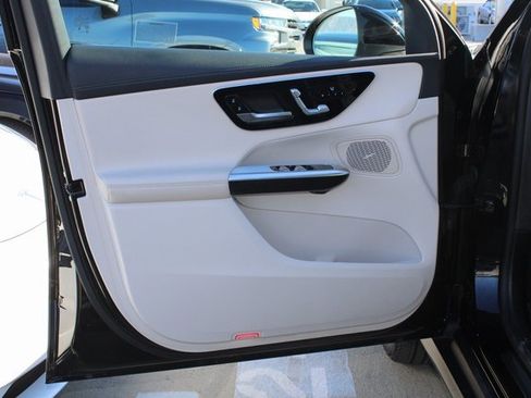 Used 2024 Mercedes-Benz GLC 300 4MATIC image 11