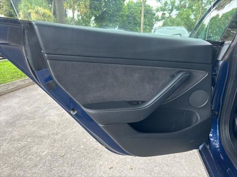 Used 2022 Tesla Model 3 RWD image 17