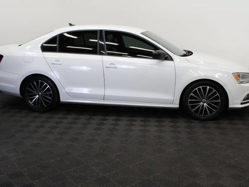 Used 2016 Volkswagen Jetta Sport FWD image 5