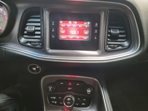 Used 2016 Dodge Challenger SXT image 21