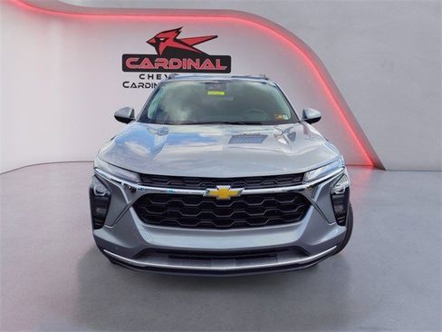 Used 2025 Chevrolet Trax LT w/ Driver Confidence Package image 18