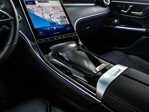 Used 2025 Mercedes-Benz GLC 300 image 6