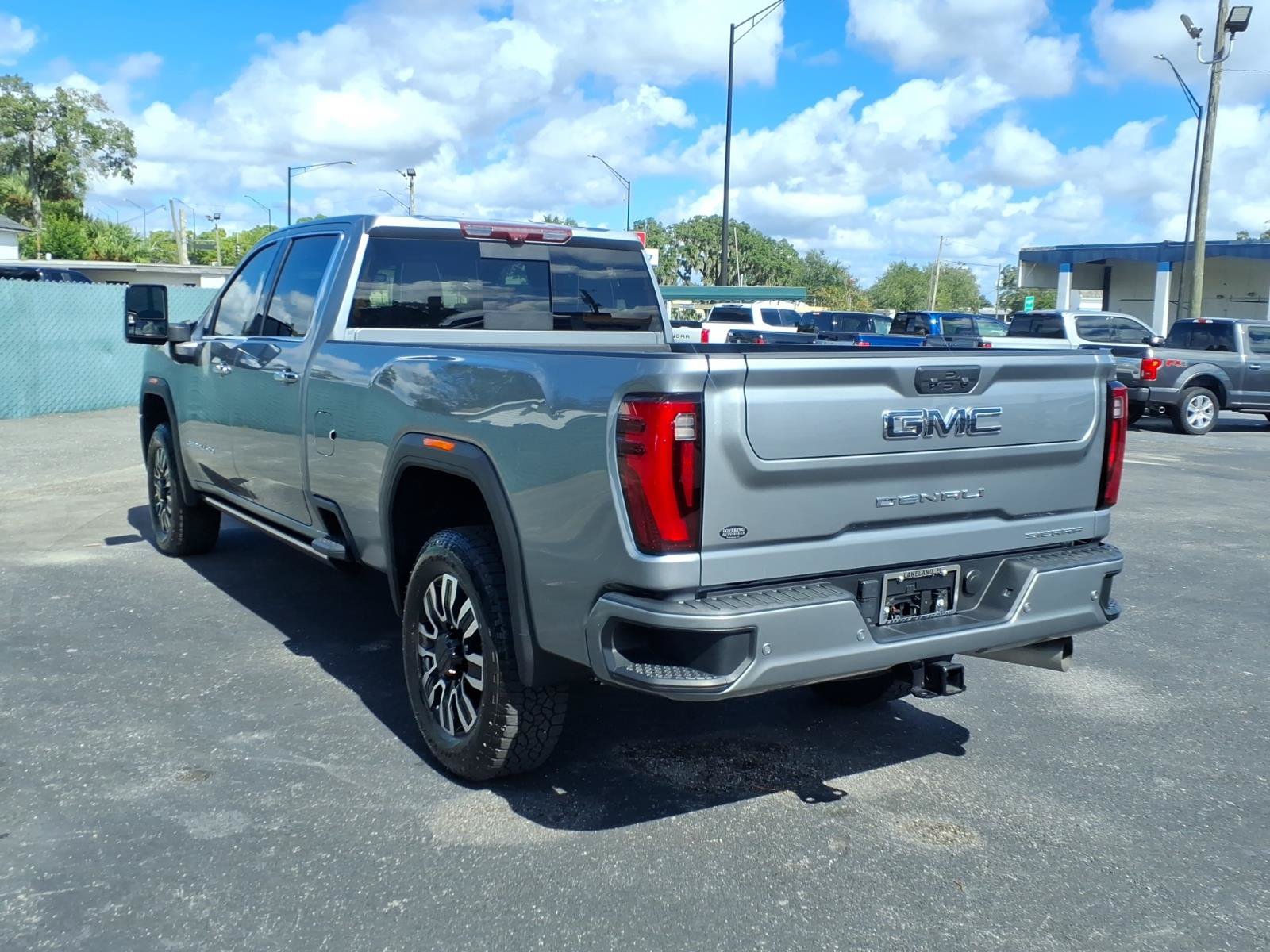 Used 2024 GMC Sierra 3500 Denali Ultimate AWD/4WD image 3