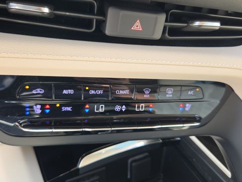 Used 2023 Buick Envision Avenir FWD image 21