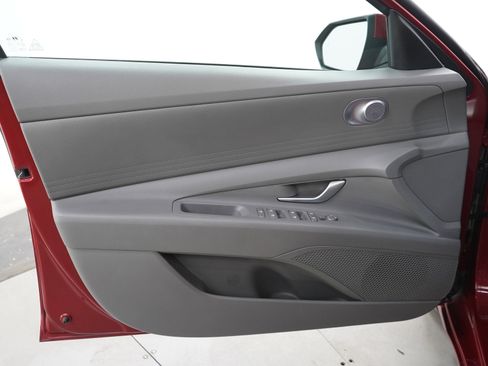 Certified 2023 Hyundai Elantra SE FWD image 18