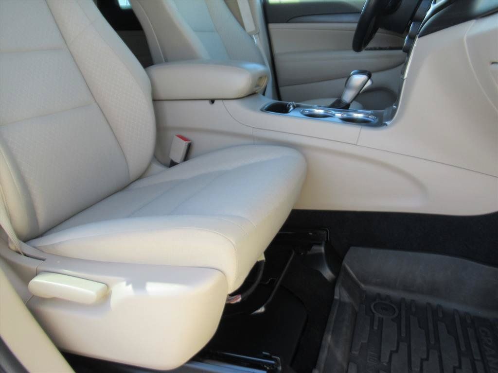 Used 2022 Jeep Grand Cherokee Laredo E AWD/4WD image 10