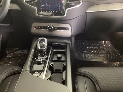 Used 2024 Volvo XC90 B6 Ultimate w/ Protection Package Premier image 23