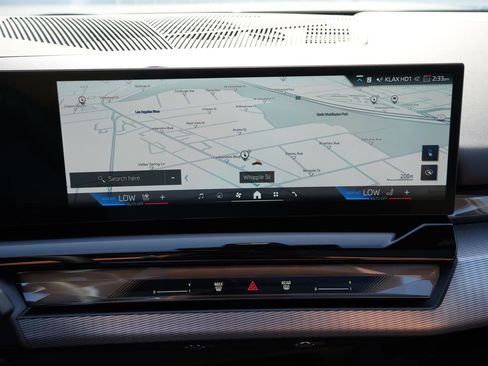 Used 2025 BMW i5 xDrive40 image 18