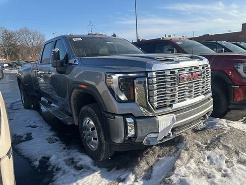New 2026 GMC Sierra 3500 Denali w/ Denali Reserve Package image 3
