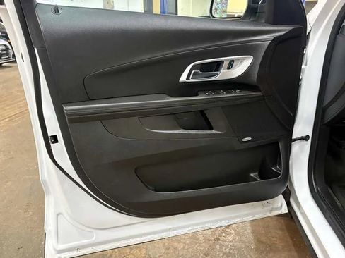 Used 2017 Chevrolet Equinox LT AWD/4WD image 25
