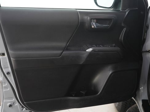 Used 2021 Toyota Tacoma TRD Sport AWD/4WD image 21