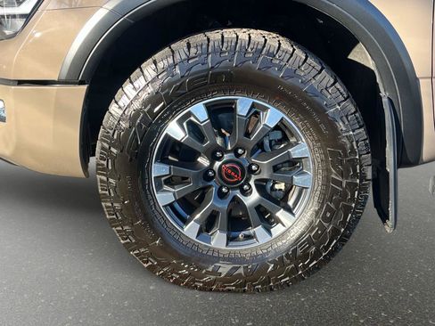 Used 2024 Nissan Titan PRO-4X w/ Pro-4x Convenience Package image 9