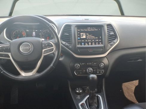 Used 2017 Jeep Cherokee Trailhawk w/ Comfort/Convenience Group AWD/4WD image 11