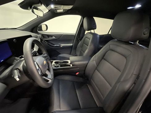 Used 2026 Chevrolet Equinox LT w/ Convenience Package II image 3