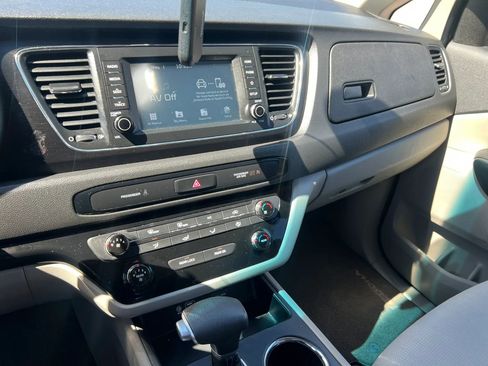 Used 2020 Kia Sedona LX FWD image 24