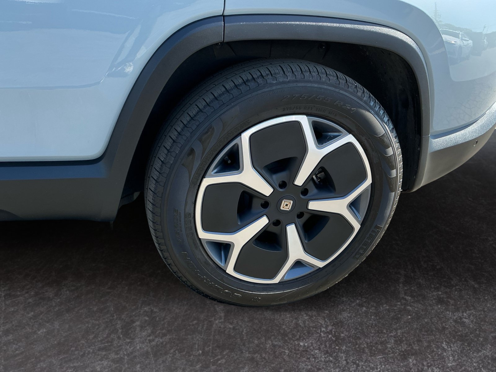 Used 2024 Rivian R1S Adventure Dual AWD/4WD image 9