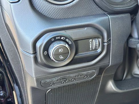 Used 2025 Jeep Gladiator Rubicon w/ Convenience Group image 28