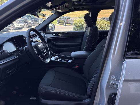 New 2025 Jeep Grand Cherokee Laredo X w/ Luxury Tech Group I image 12