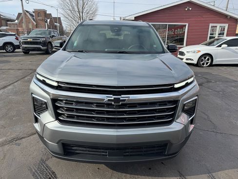 Used 2025 Chevrolet Traverse LT w/ Sun and Wheel Package image 3