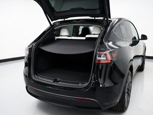Used 2023 Tesla Model Y Performance AWD/4WD image 19