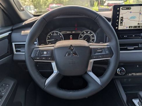 New 2026 Mitsubishi Outlander LE AWD/4WD image 8