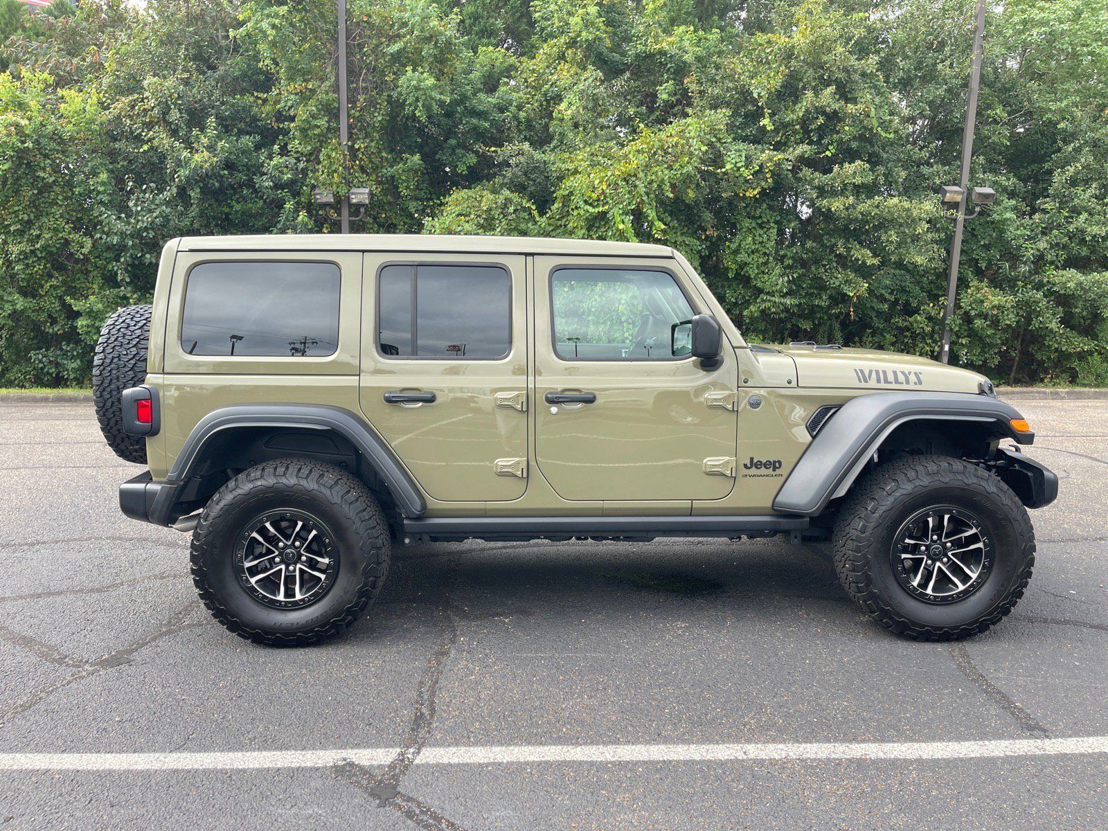 Used 2025 Jeep Wrangler Unlimited Sport AWD/4WD image 21