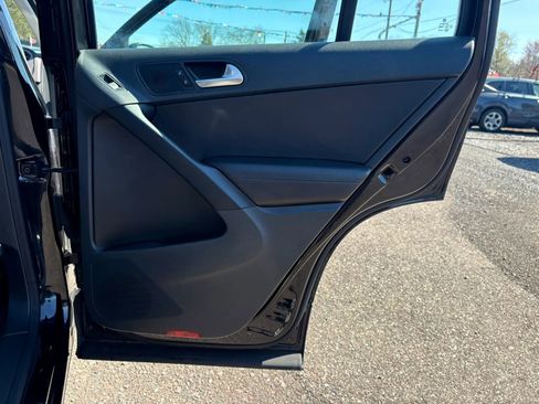 Used 2017 Volkswagen Tiguan S image 13