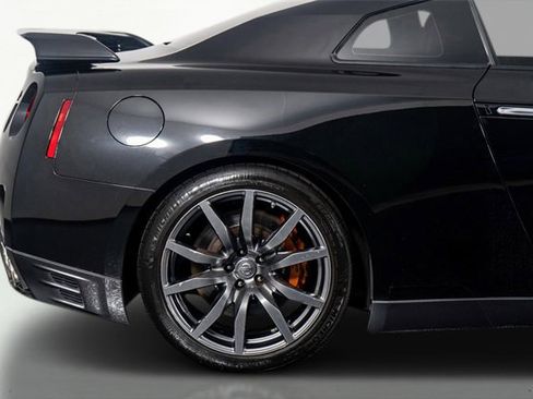 Used 2015 Nissan GT-R Premium image 7