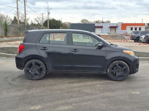Used 2010 Scion xD image 2