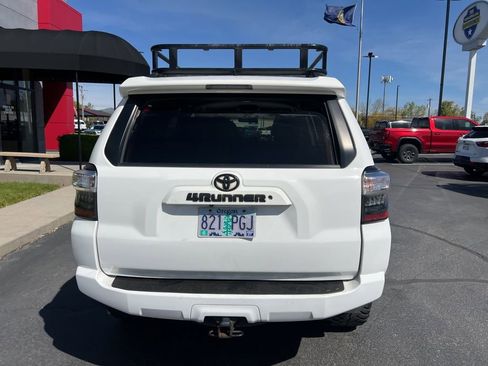 Used 2016 Toyota 4Runner SR5 AWD/4WD image 4