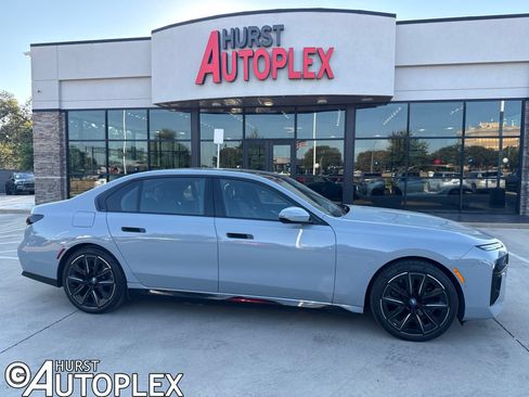 Used 2023 BMW i7 xDrive60 AWD/4WD image 1