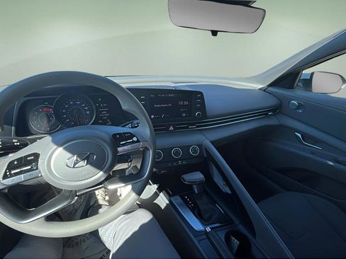 Used 2022 Hyundai Elantra SE w/ Preferred Accessory Package FWD image 20
