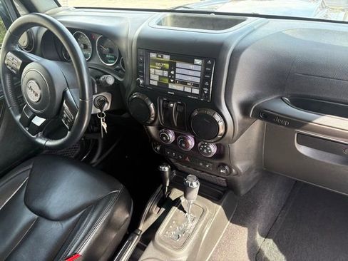 Used 2017 Jeep Wrangler Sahara image 17